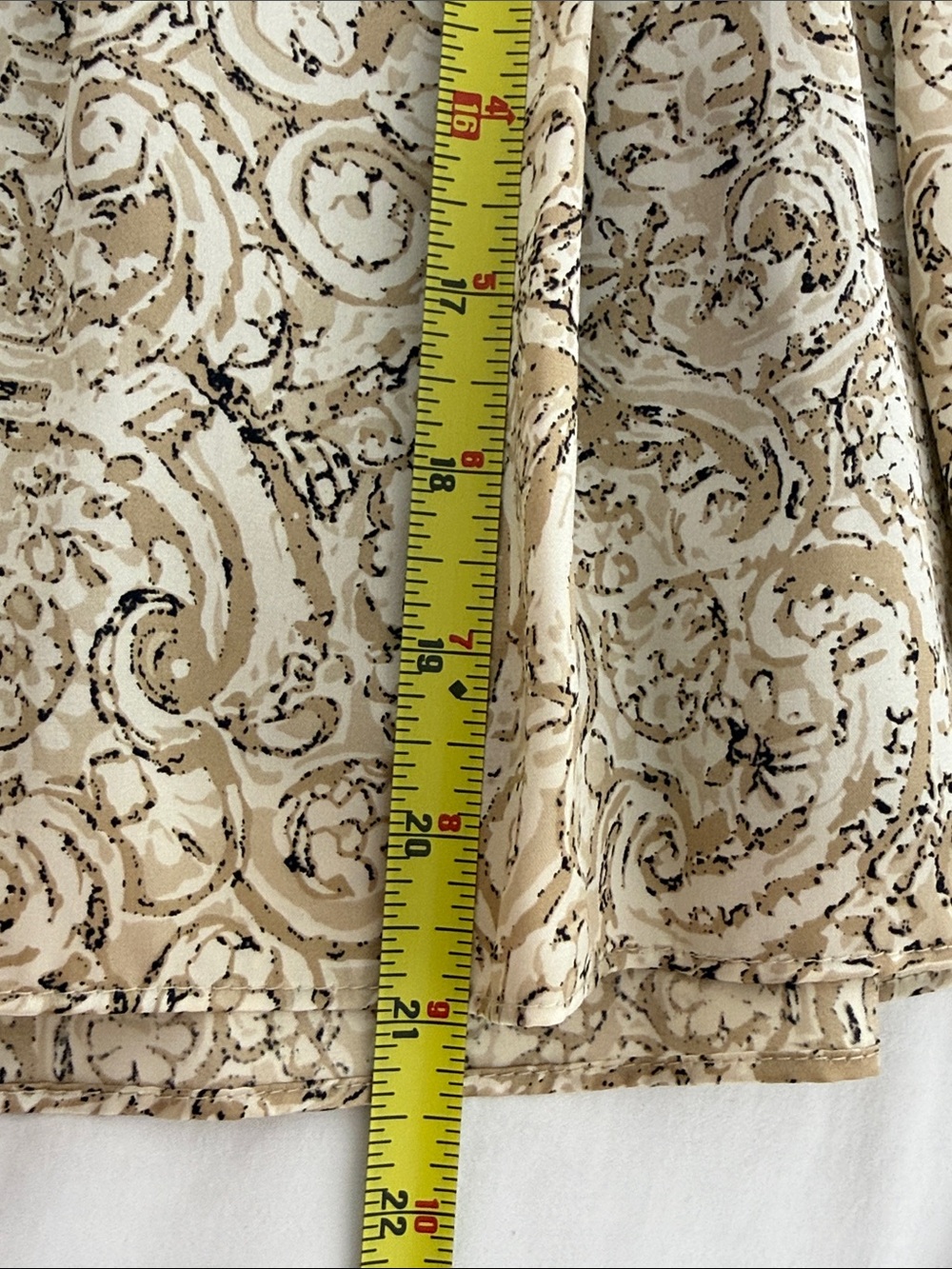 TAHARI 100% SILK skirt Above the knee Paisley line tan beige size 4 - Picture 6 of 9